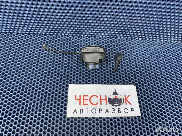 Крышка бензобака Volkswagen Touareg GP