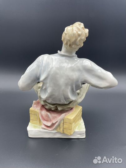 Антикварная статуэтка 