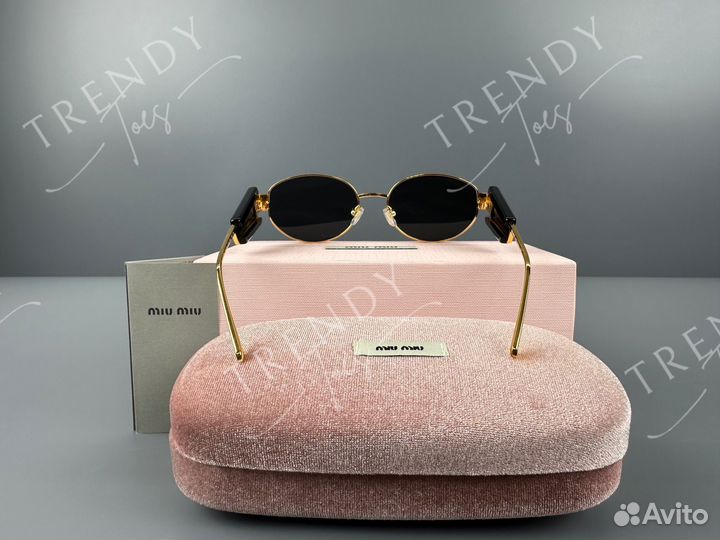 Солнцезащитные очки Miu Miu