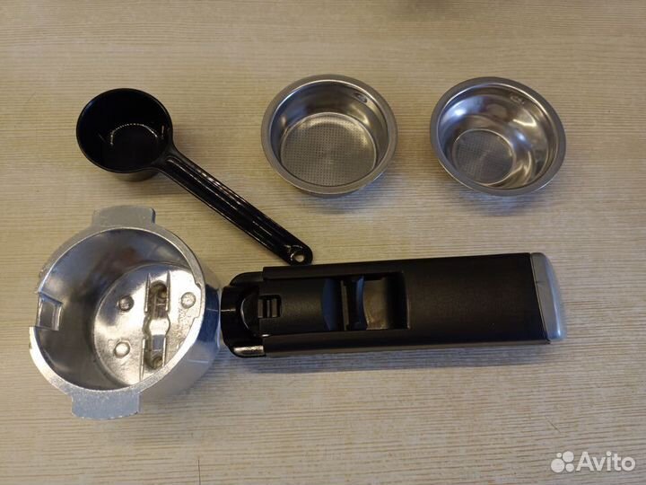 Новая рожковая кофеварка DeLonghi EC190