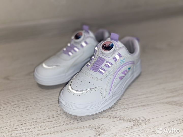 Кроссовки для девочки 30 размер