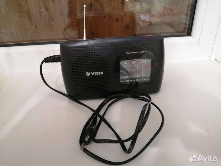 Портативный радио приёмник Vitek VT3587 BK