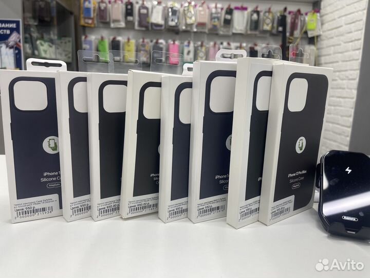 Чехлы с MagSafe