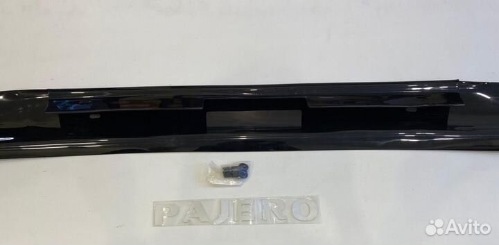 Дефлектор капота Mitsubishi Pajero 91-99 мухобойка