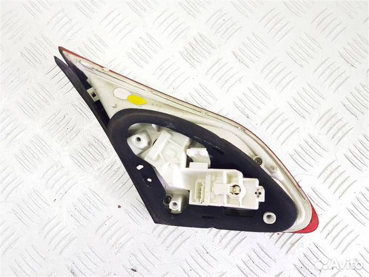 Фонарь крышки багажника правый Opel Astra J