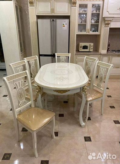 Стол кухонный и стулья