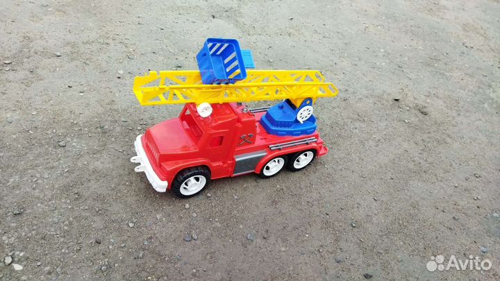 Грузовик и пожарная машина