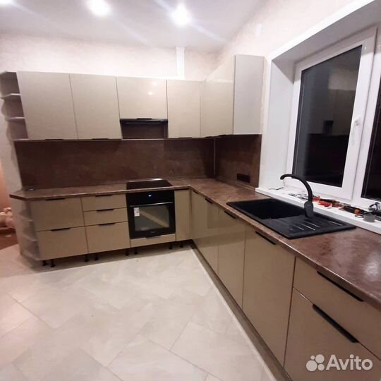 Мебель для кухни разные цвета фасадов