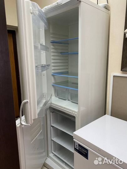 Холодильник б/у indesit C240G