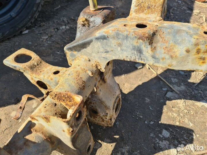 Подрамник передний Mitsubishi Pajero 3 3.5 2001