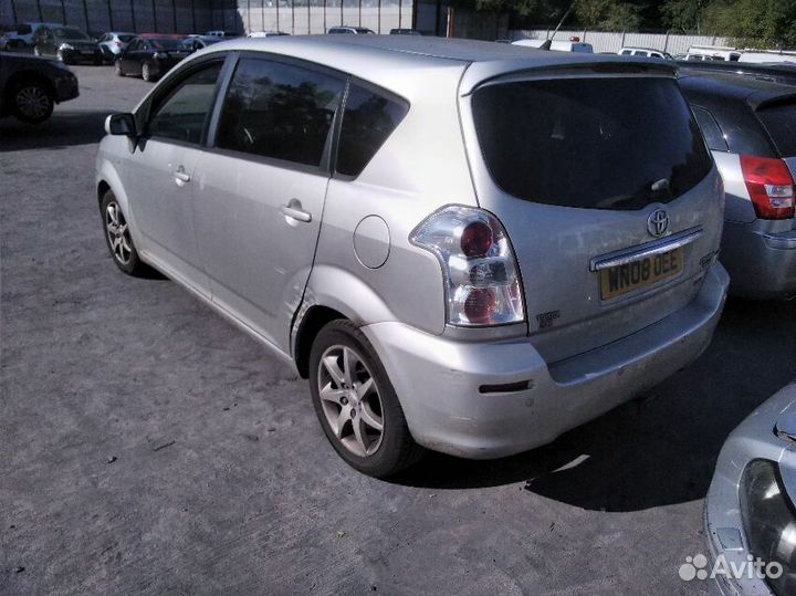 Блок управления двс toyota corolla verso 2 2008