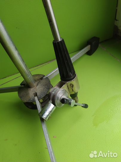 Микрофонная стойка с горизонтальной штангой