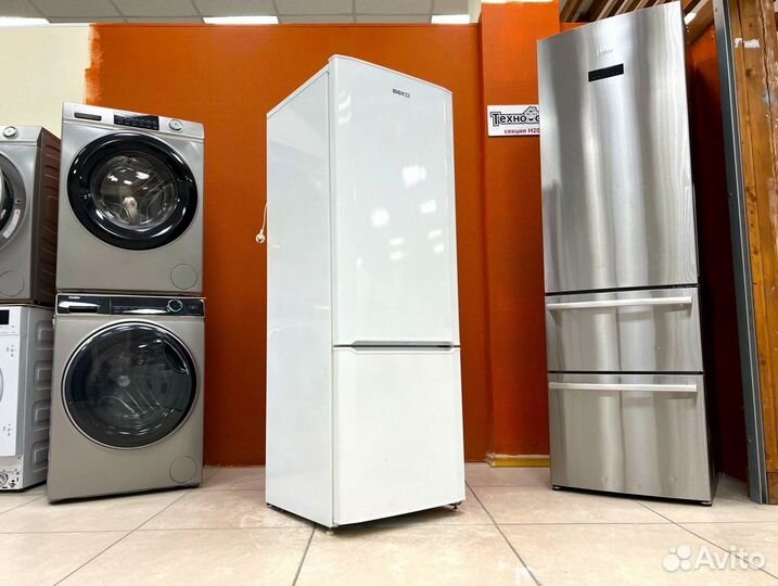 Холодильник маленький узкий б/у Beko. На гарантии