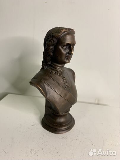 Бронзовый бюст Петра 1