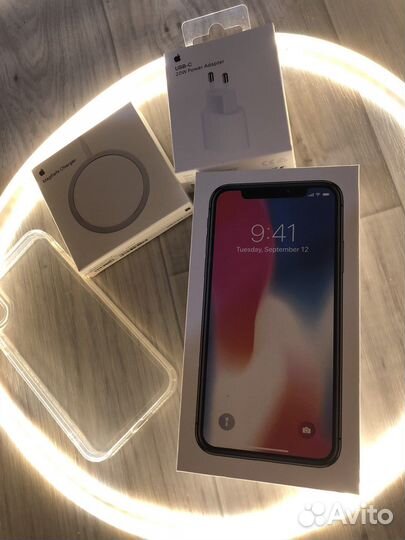 Телефон iPhone X Белыи в идеале