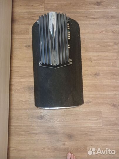 Сабвуфер и усилитель в автомобиль