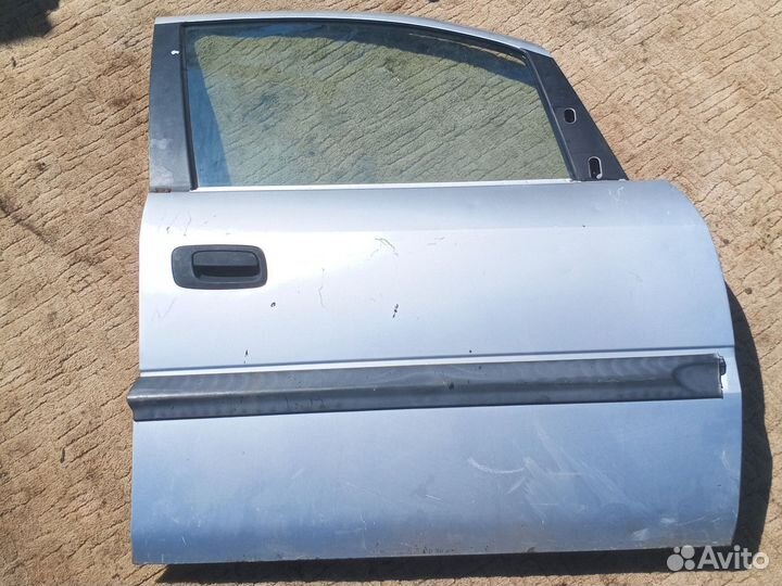 Передняя правая дверь Opel Zafira A