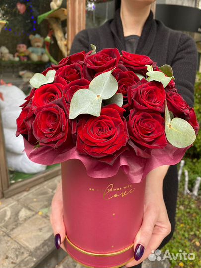 Розы в шляпной коробке