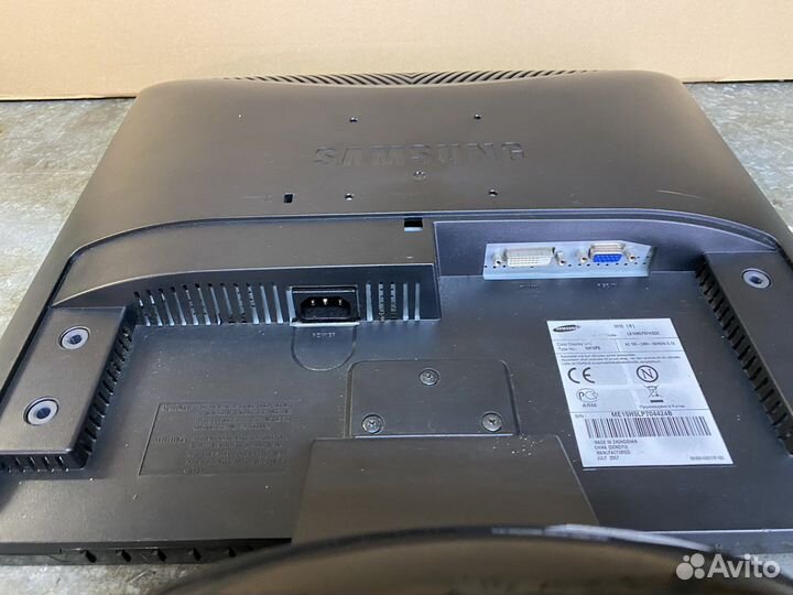 Монитор Samsung