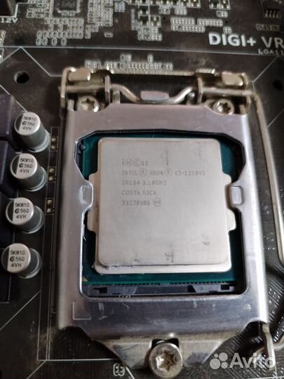 Материнская плата с процессором и памятью