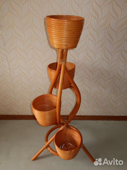 Подставка для цветов из ротанга