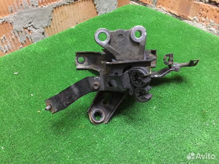 Опора двигателя Toyota Auris E150 Corolla E150