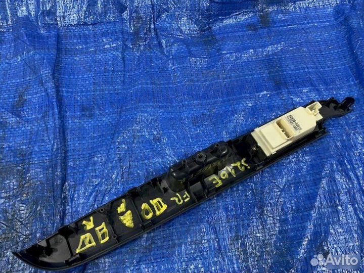 Блок упр. стеклоподьемниками передний правый