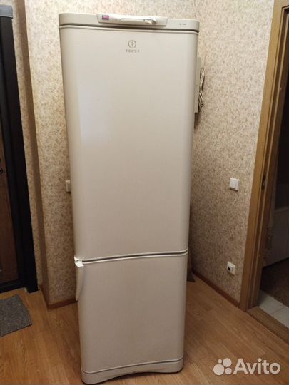 Холодильник indesit