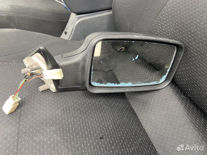 Правое зеркало приора 1