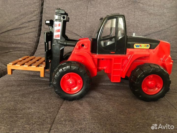 Трактор погрузчик