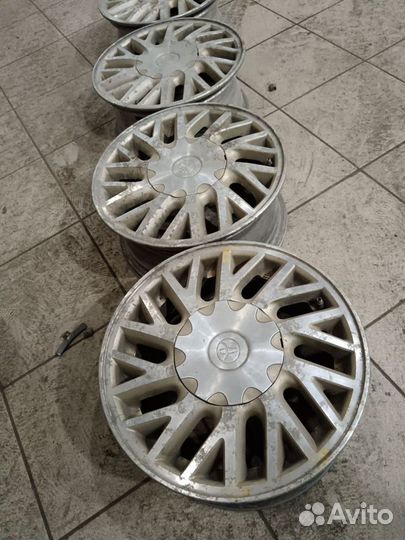 Комплект оригинальных дисков Toyota R14 5x114,3