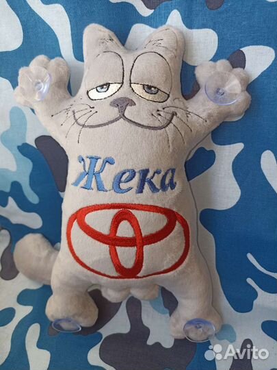 Кот Саймона на авто