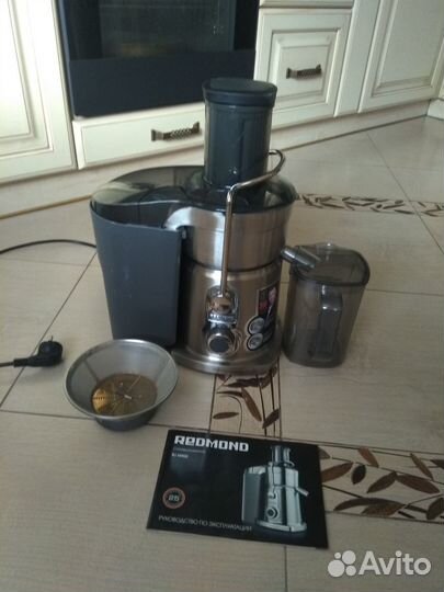 Соковыжималка Redmond RJ-M900