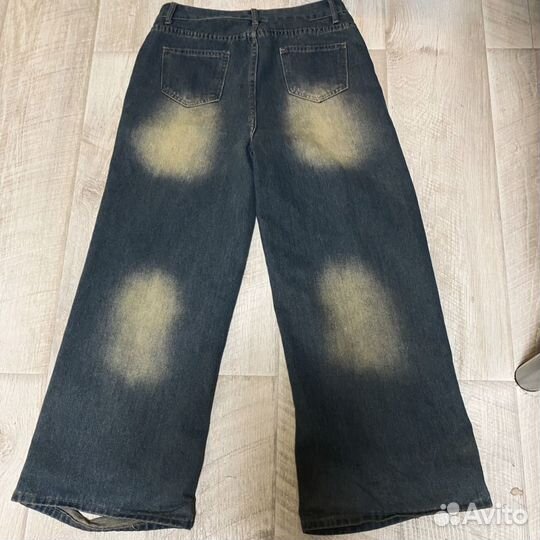 Distressed buggy jeans