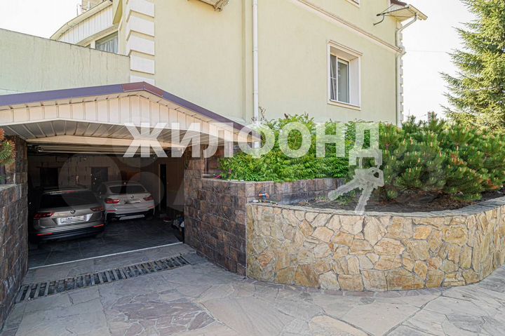 Дом 356,6 м² на участке 17 сот.