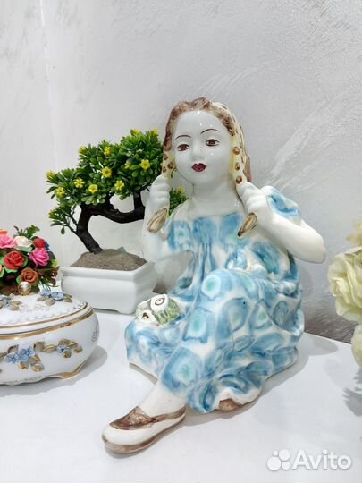 Фаянсовая статуэтка Ветерок