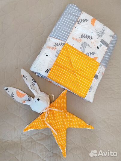 Лоскутное детское одеяло и зайка