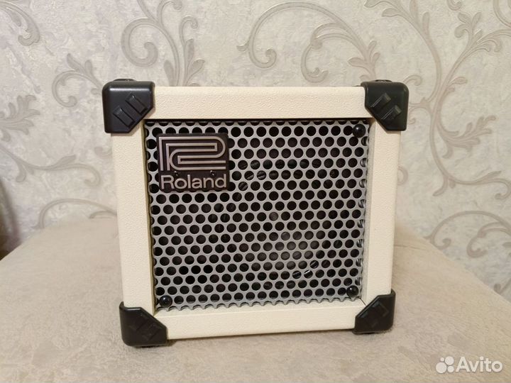 Гитарный комбоусилитель Roland micro cube white