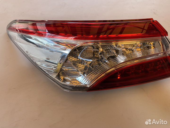 Фонарь задний левый Toyota Camry 70