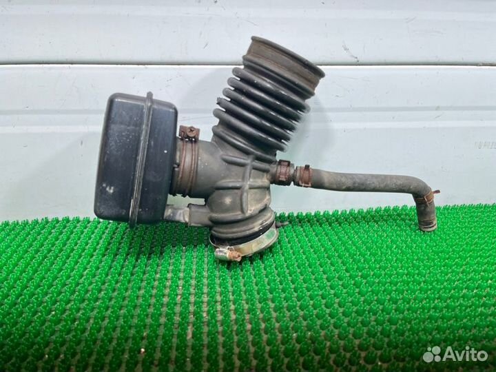 Патрубок воздушного фильтра Nissan Almera Classic