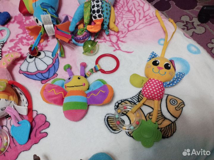 Подвесные игрушки на кроватку, коляску Lamaze