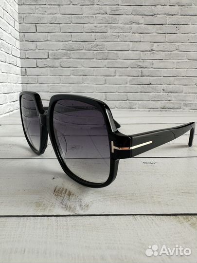 Солнцезащитные очки Tom Ford