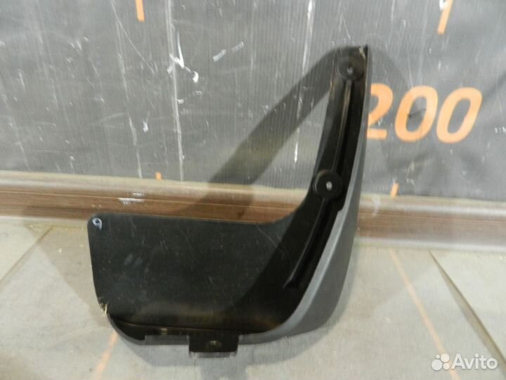 Брызговик задний правый -Nissan Tiida C11