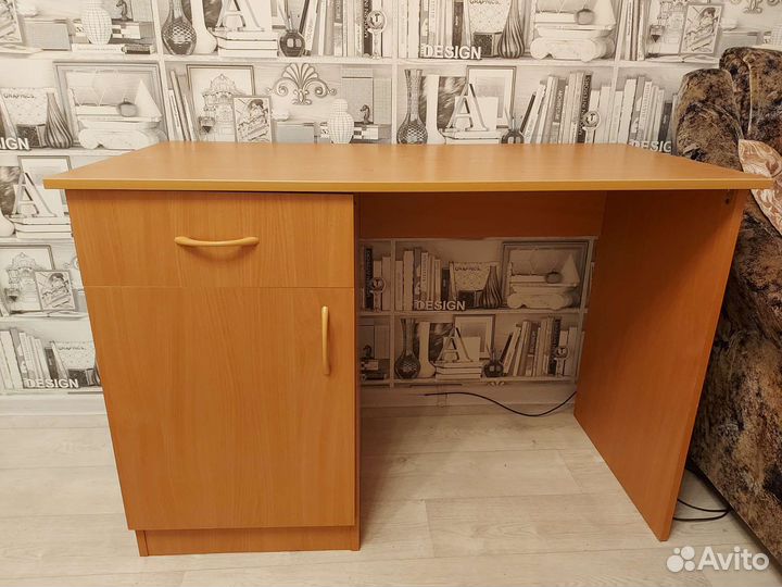 Компьютерный стол новый