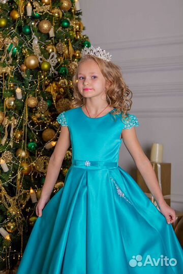 Синее платье с жемчугом и стразами. Новое