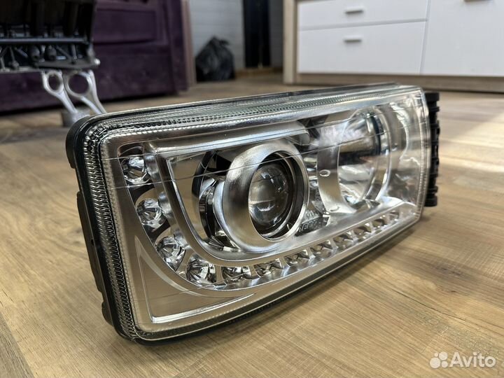 Фара правая Iveco AMT