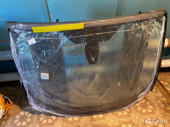 Лобовое стекло Ford Kuga 2 оригинал с обогревом
