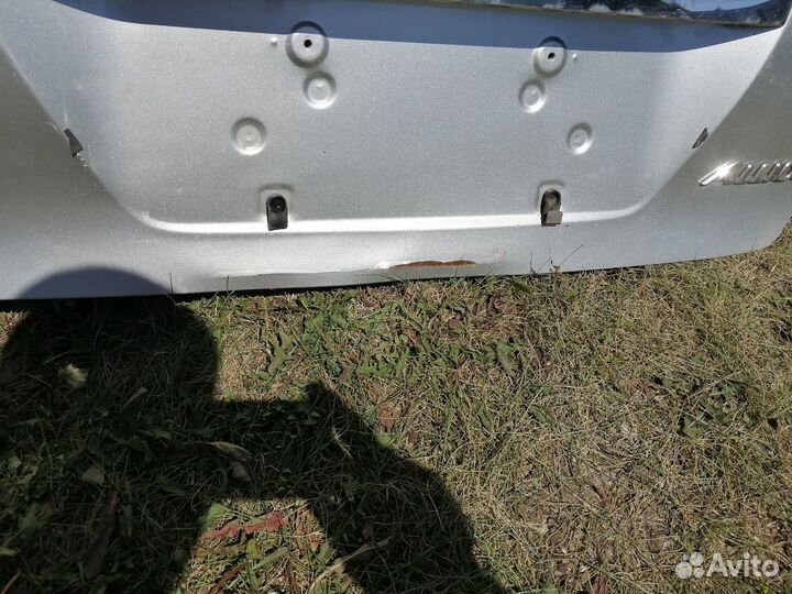 Продам крышку багажника на Toyota Alion с небольшы