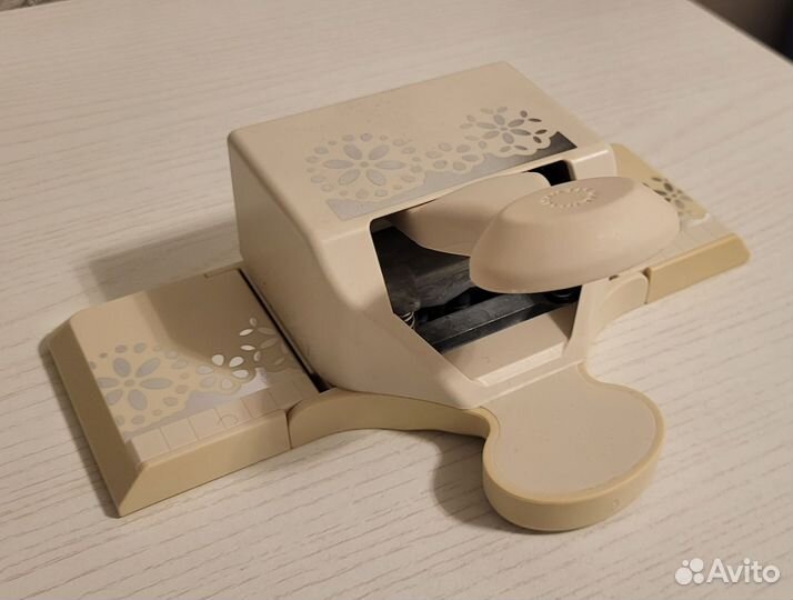 Скрапбукинг : Фигурный дырокол края Martha Stewart