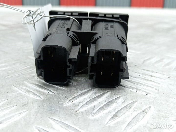 Кнопка аварийной сигнализации для Ford Mondeo 3